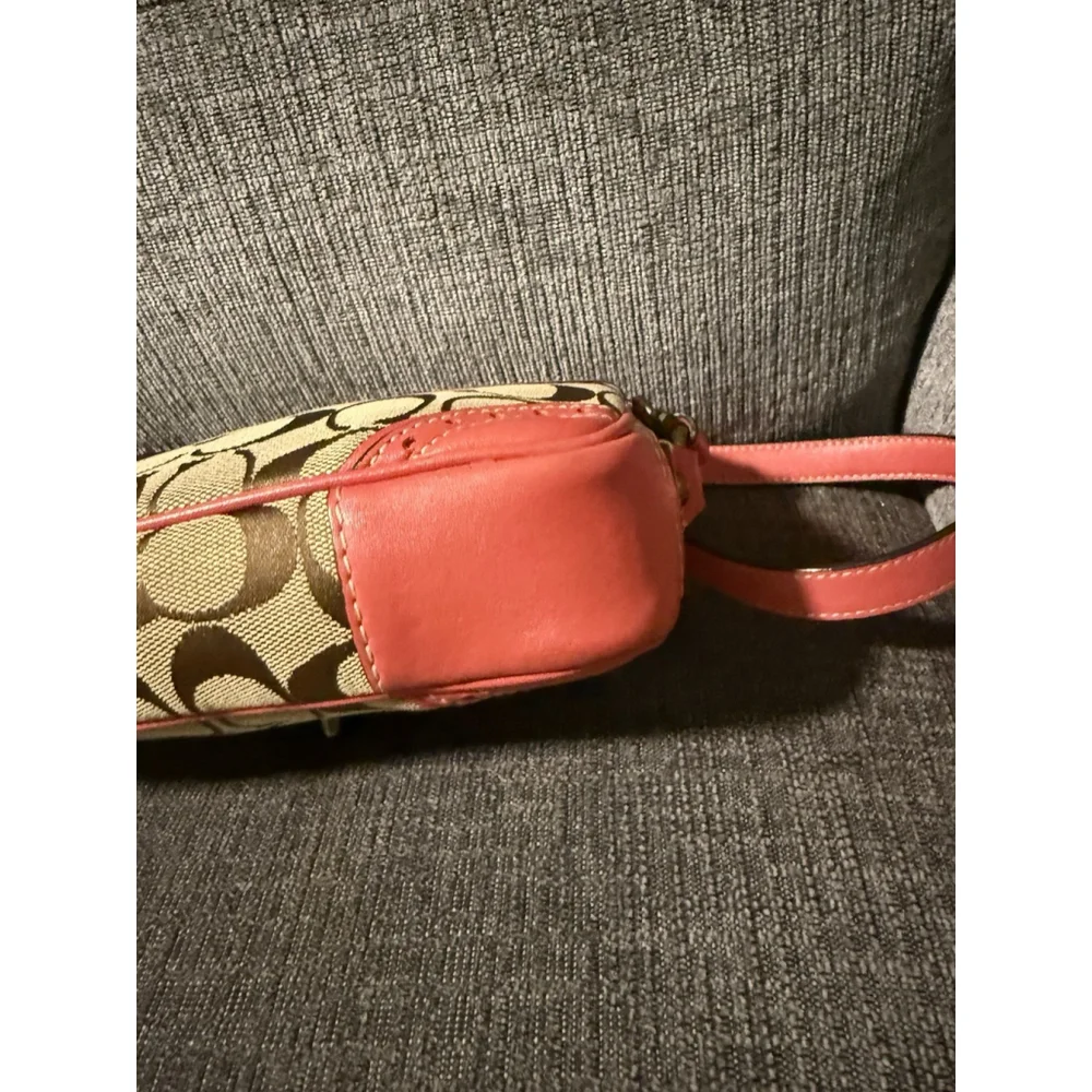 Vintage y2k Coach Hot Pink Crossbody with Turnlock
